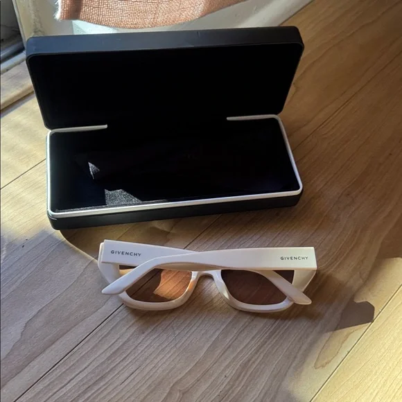 Givenchy GV 7209/S sunglasses - Picture 2 of 3